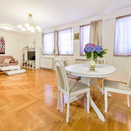 Central Apartment Smiley - Free Parking زغرب المظهر الخارجي الصورة