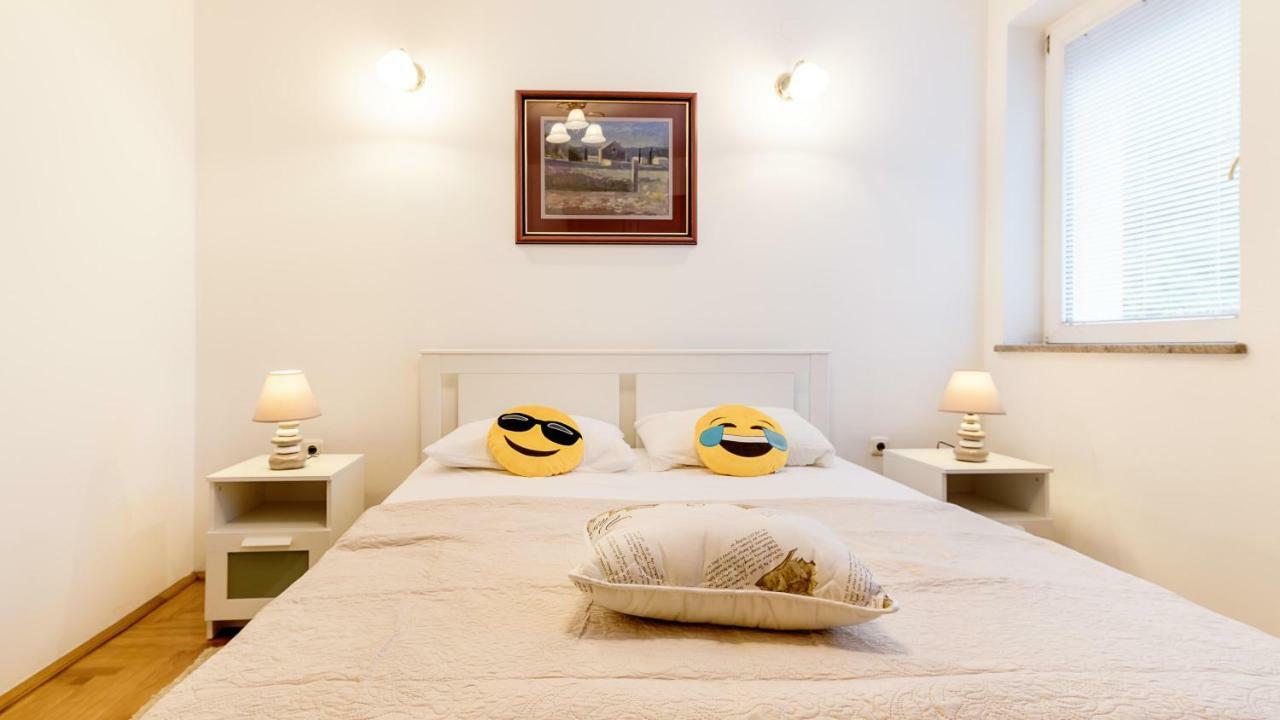 Central Apartment Smiley - Free Parking زغرب المظهر الخارجي الصورة